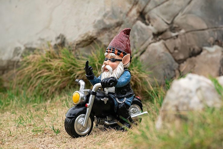 Nain de jardin extérieur motard fuck en moto