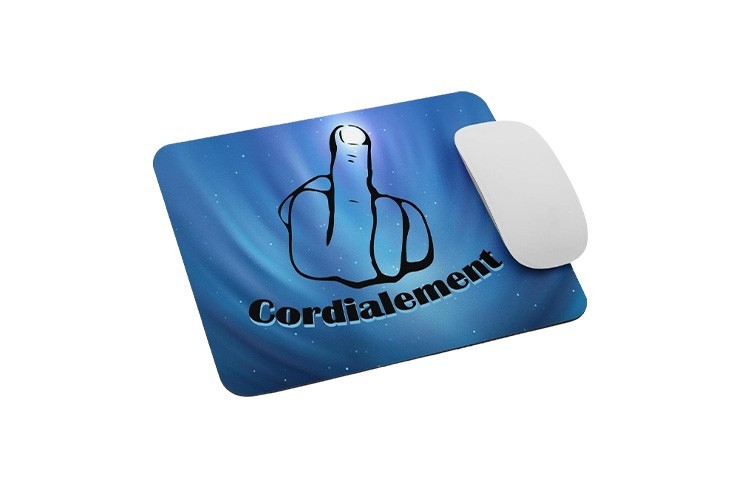 Tapis de souris fun doigt d'honneur et inscription "Cordialement"