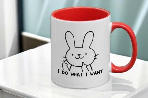 Mug en céramique blanc et rouge avec dessin lapin doigt d'honneur et inscription "I do what I want" 2
