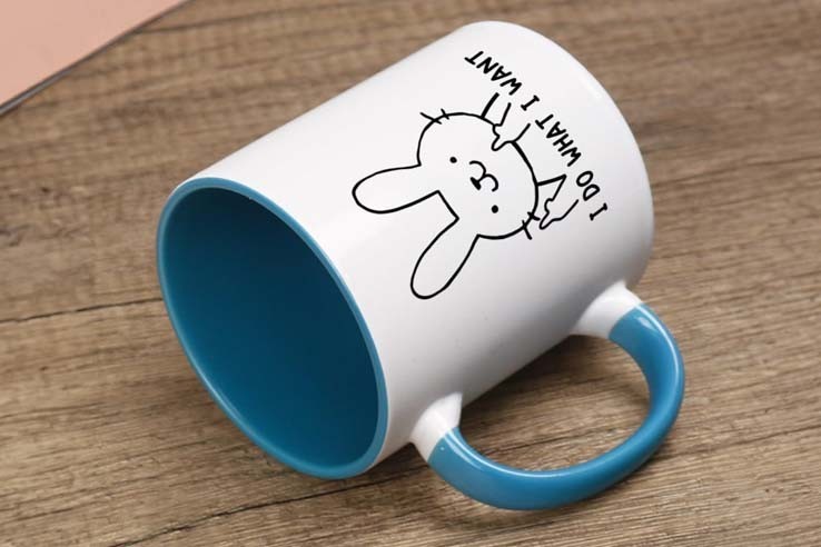 Mug blanc et bleu "Je fais ce que je veux" et motif lapin doigt d'honneur