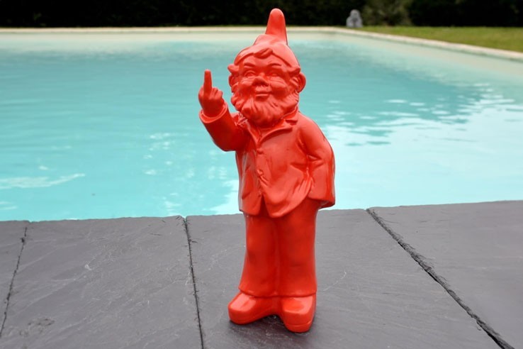 Statuette 30 cm nain de jardin fuck doigt d'honneur rouge