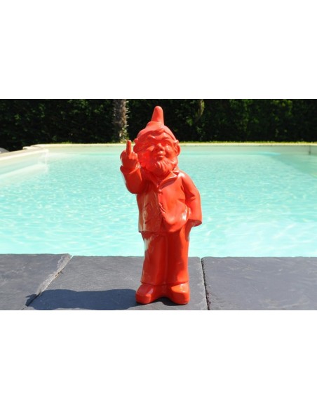 Petit nain de jardin insolent doigt d'honneur orange