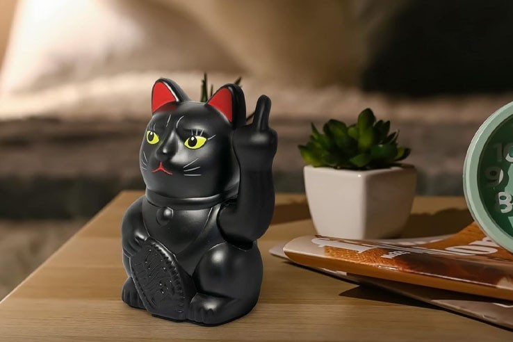 Figurine noire chat Lucky Cat doigt d'honneur qui bouge