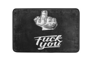 Tapis de bain noir et blanc motif doigt d'honneur et inscription "Fuck You" 2