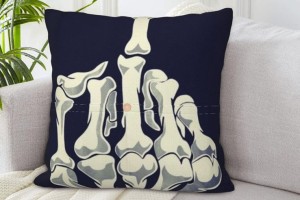 Housse de coussin carrée 45,7 x 45,7 cm motif doigt d'honneur squelette 2