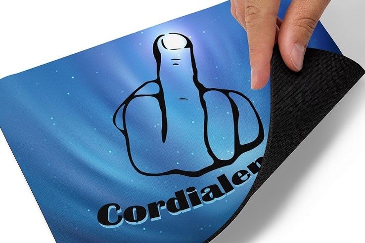 Tapis de souris fun doigt d'honneur et inscription "Cordialement"